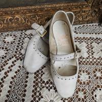 4 chaussures blanche fillette