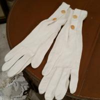 4 gants blancs