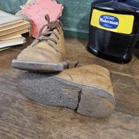4 paire de chaussures d ecolier