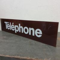 4 plaque telephone