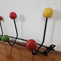 4 porte manteau 8 boules de couleurs