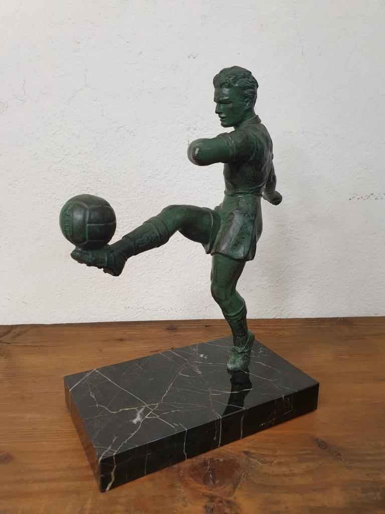 4 statue footballeur