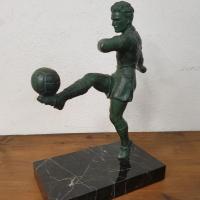 4 statue footballeur