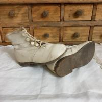 5 chaussures blanches enfant