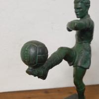 5 statue footballeur