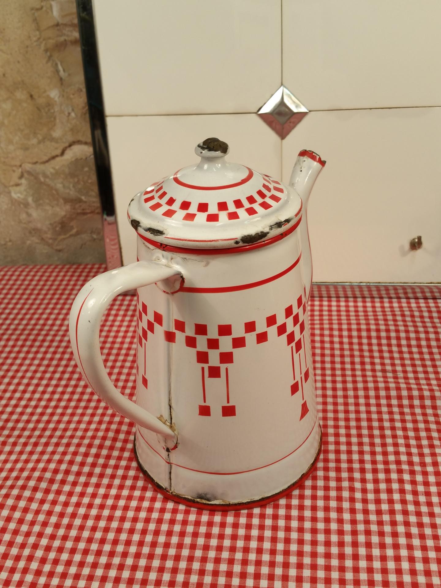 6 cafetiere emaillee blanche et rouge