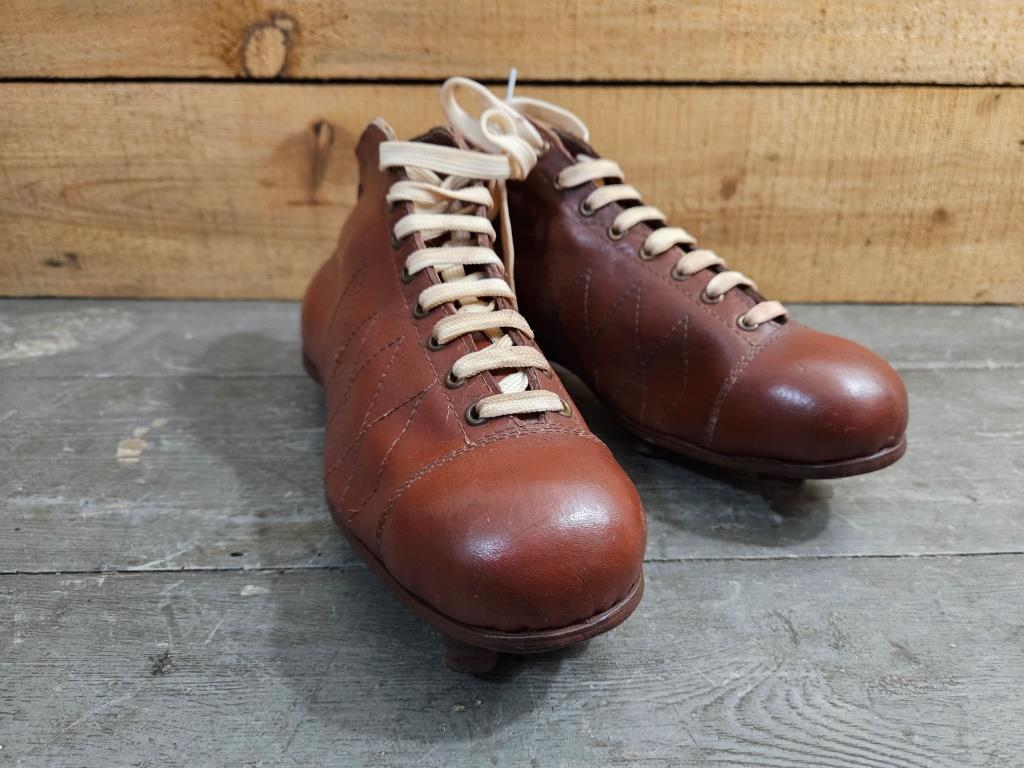 7 chaussures de foot marron 1