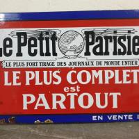 8 plaque emaillee le petit parisien