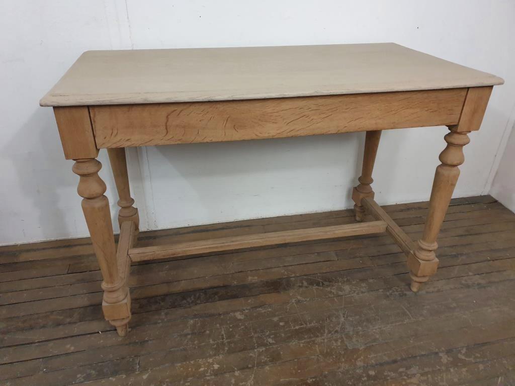 8 table console
